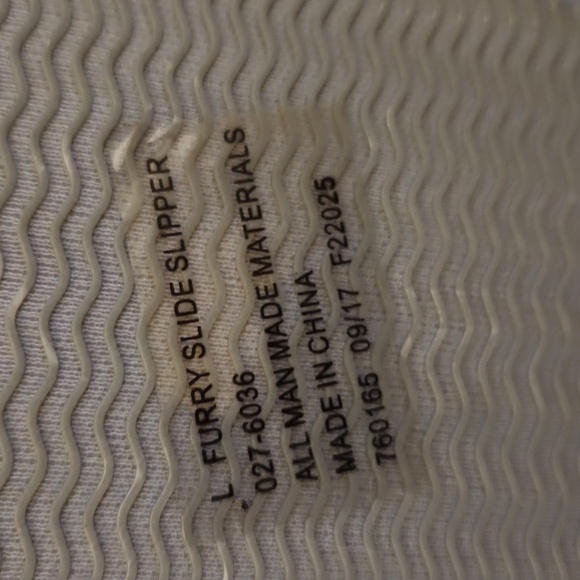 LIZ CLAIBORNE Cozy Faux Fur Slippers Size L. - Picture 4 of 6